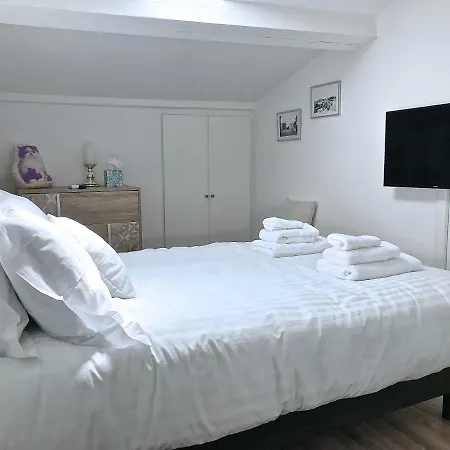 Vieil Apartment